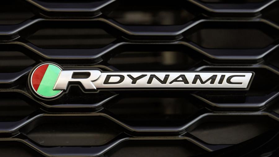 Логотип Jaguar E-Pace R-Dynamic P300 AWD 2017 года  (UK) (фото 20 из 44)